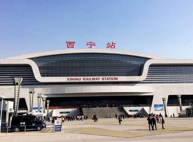 崇明西宁高铁站